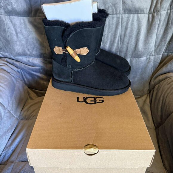 12.13 NIB UGG Keely Black Suede Sheepskin Boots Mid Calf Big Kid Size 3 - Picture 8 of 11